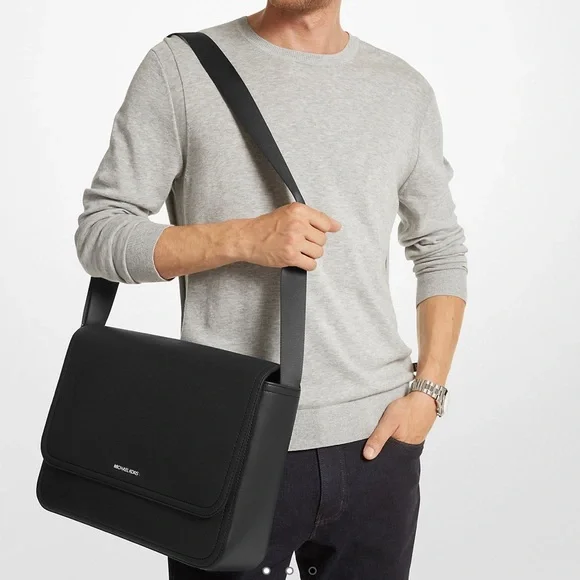 MICHAEL KORS
Cooper Messenger Laptop Bag
Black
 NWT - Picture 2 of 16